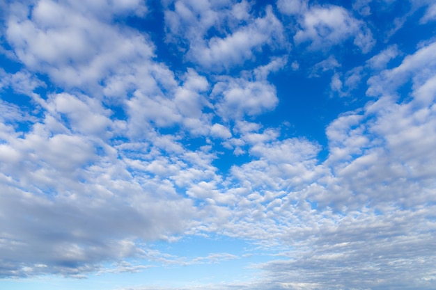 Copia espacio verano cielo azul y nube blanca resumen antecedentes