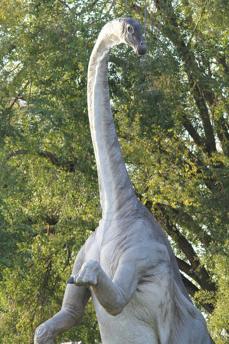 Foto cópia realista do brachiosaurus é um gênero de dinossauro saurópode que viveu na américa do norte durante o jurássico superior há cerca de 154153 milhões de anos atrás