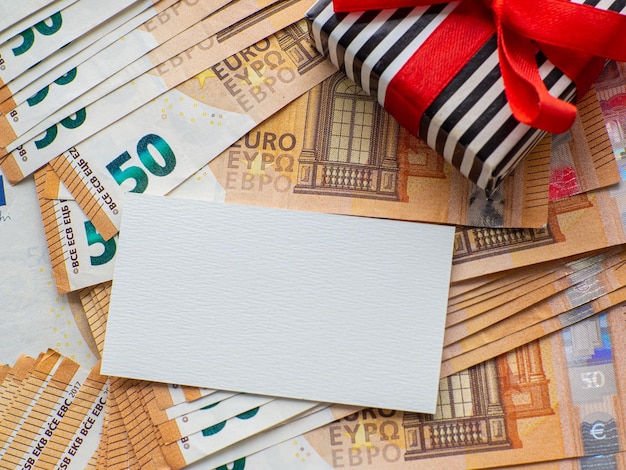 Copie el espacio en el fondo de los billetes de cincuenta euros