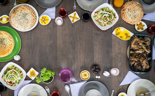 Foto copie el espacio de la tabla de alimentos de la vista superior