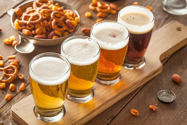 Copo alcoólico refrescante da caneca de cerveja fria