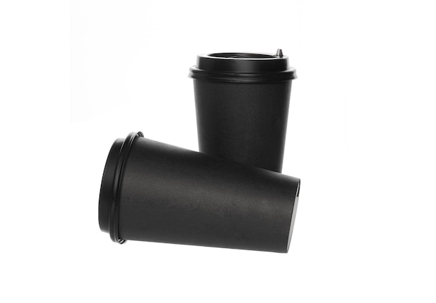 Copo de café para viagem preto isolado no fundo branco Copo de papel preto isolado