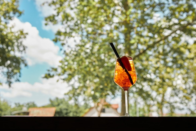 Copo de coquetel refrescante no verão