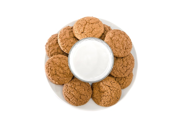 Foto copo de leite e biscoitos de aveia em branco
