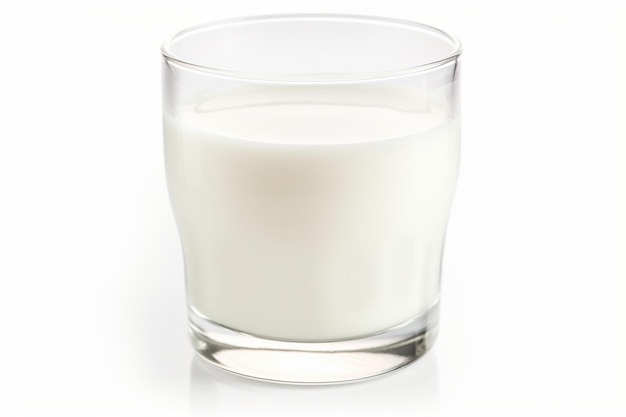 Copo de leite isolado no branco