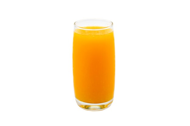 Copo de suco de laranja isolado no fundo branco