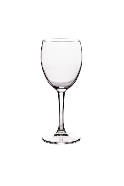 Copo de vinho vazio isolado no fundo branco
