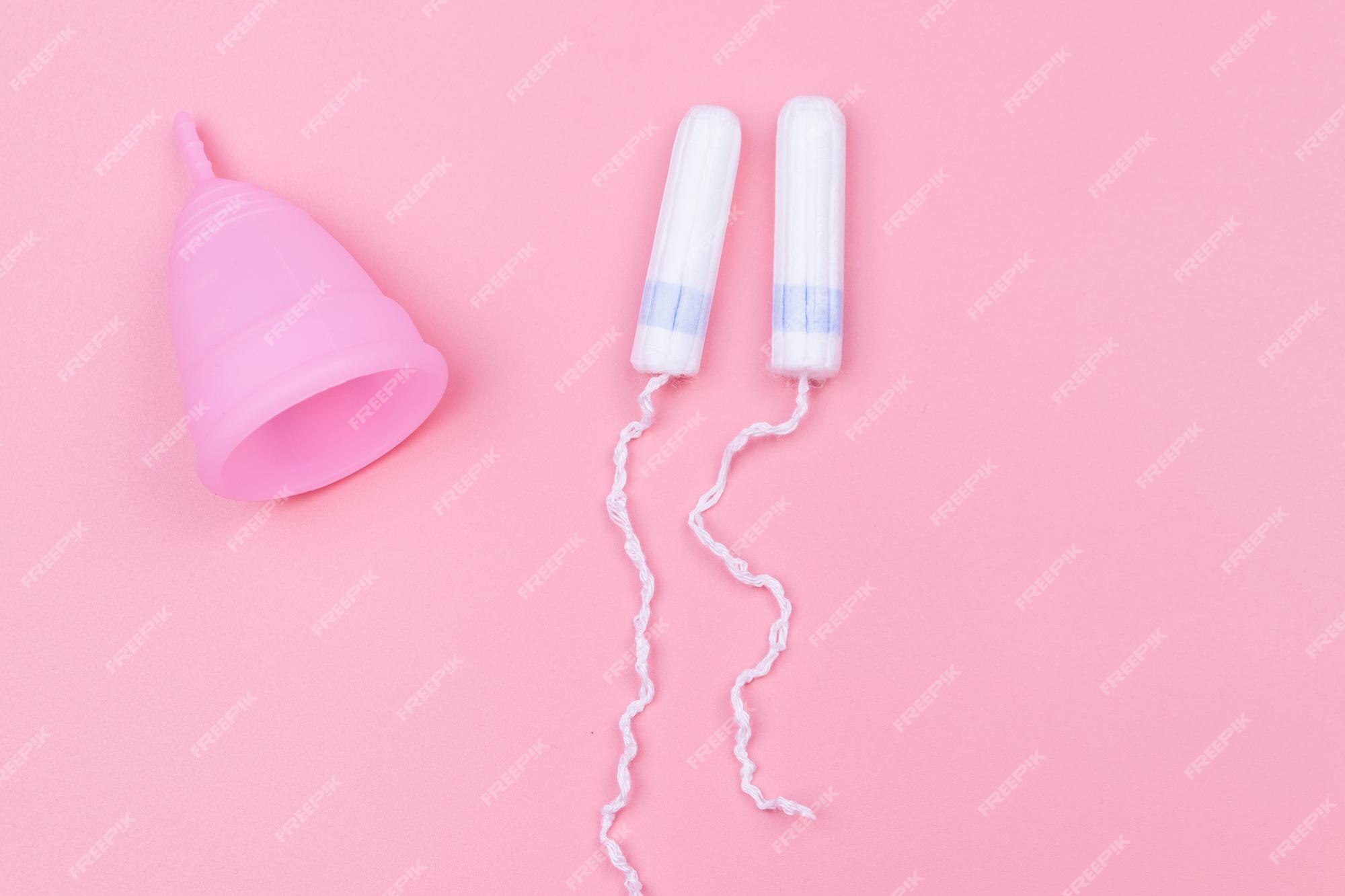 Tampão Menstrual De Higiene Feminina. Fita Rosa Com Tampão Menstrual No  Fundo Rosa. Conceito De Higiene Sanitária. Período Feminino De Menstruação.  Banner De Ciclo De Menstruação Ginecológica. Espaço De Cópia Foto Royalty