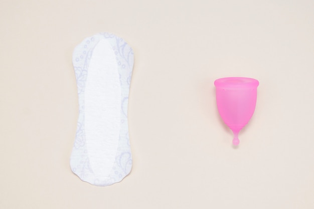 Copo menstrual e almofada menstrual