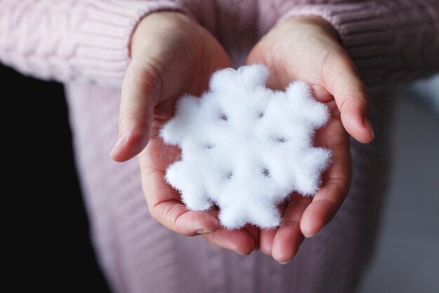 Foto copo de nieve de navidad hecho de nieve