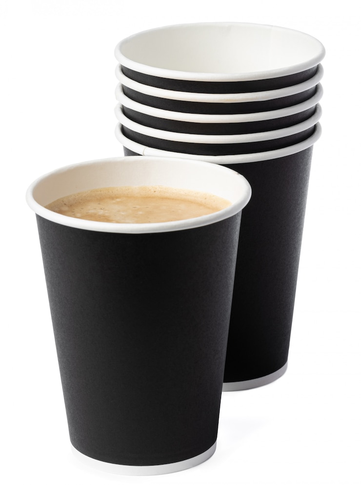 Foto copos de café de papel isolados
