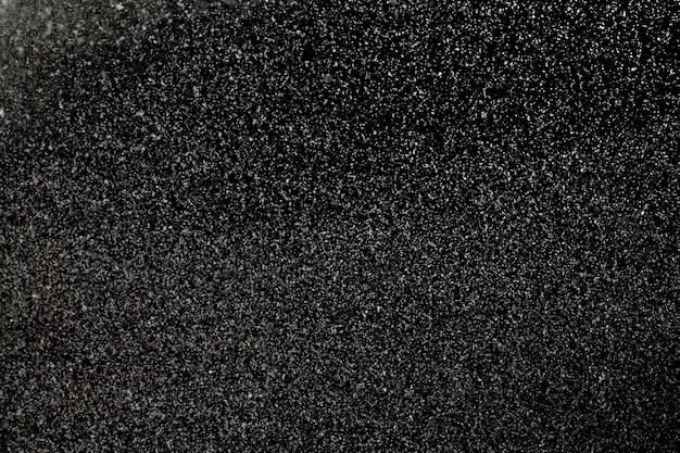 Copos de nieve volando sobre fondo negro