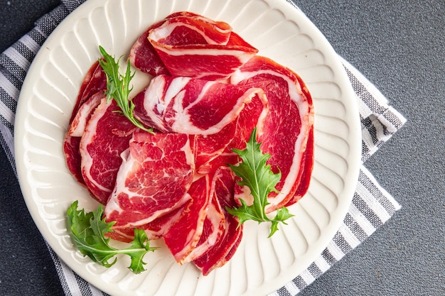 coppa linguiça curada porco italiano pescoço refeição de carne comida lanche na mesa cópia espaço comida