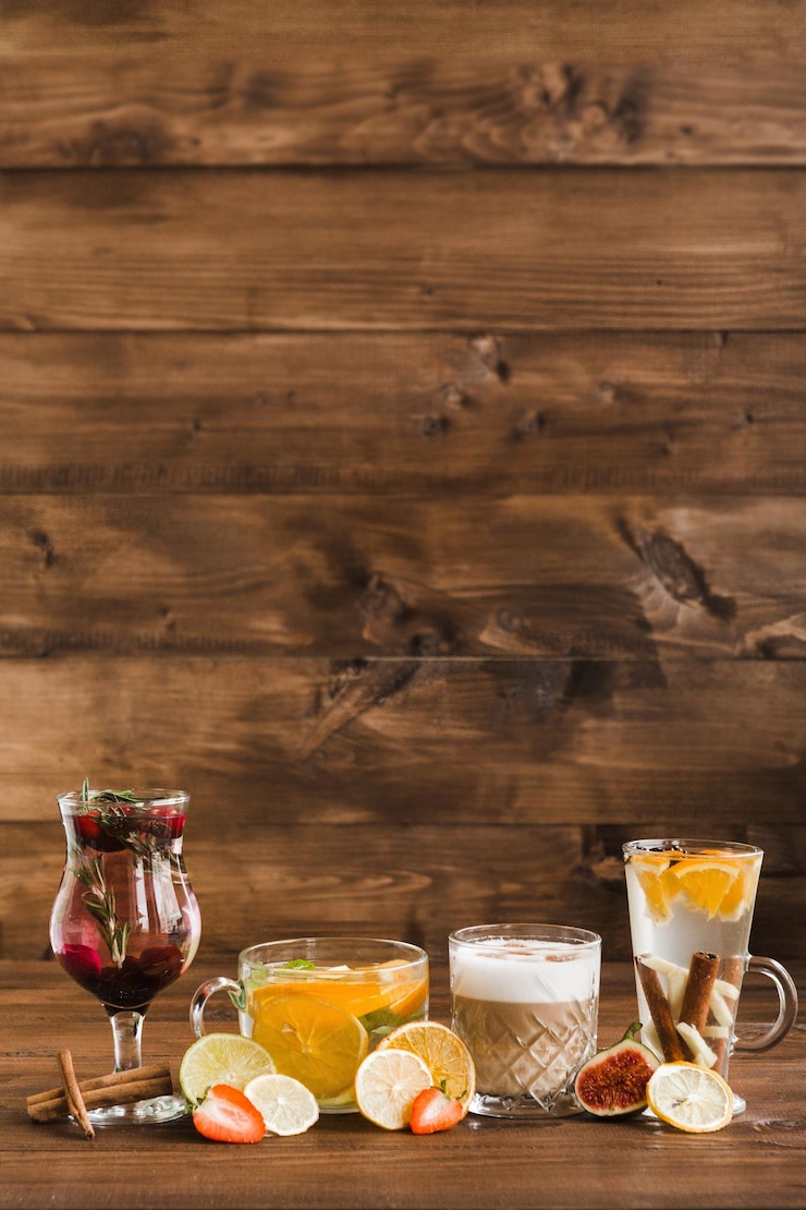 Foto coquetel alcoólico com sumo e flores