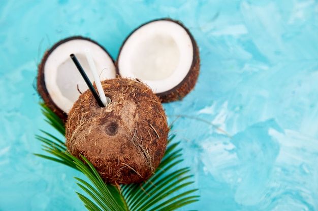 Coquetel de coco. Bebida de férias de verão