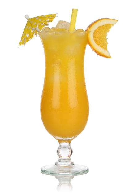 Coquetel de frutas de suco de laranja isolado