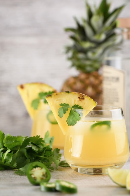 Coquetel de tequila com suco de abacaxi