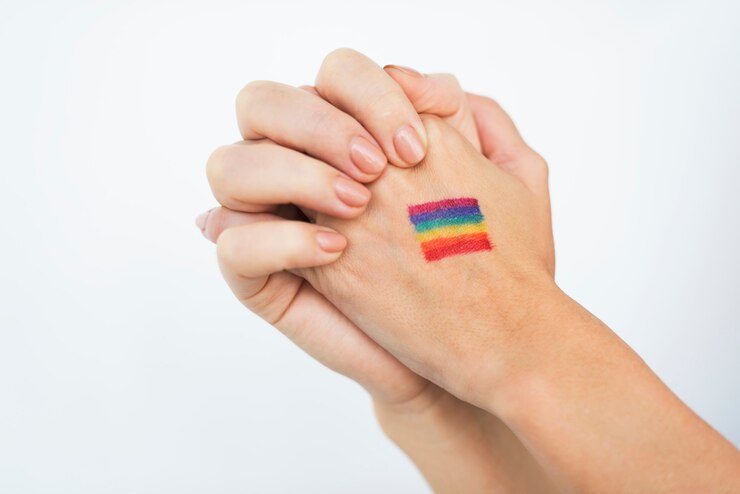 Foto cor de apoio lgbt orgulho pintado na mão