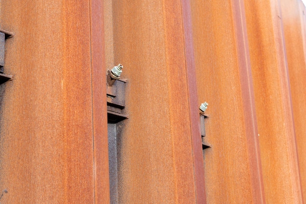 Cor laranja de fundo de textura de corrosão. fundo enferrujado. cenário ferroso sem pessoas. folha de metal enferrujada.