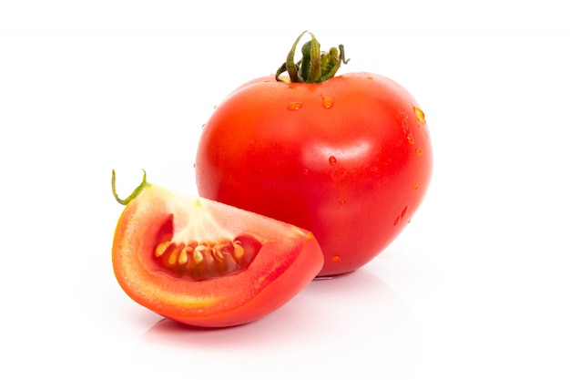 Cor vermelho tomate em fundo branco