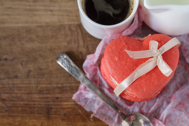 Coração em forma de macaroon, café