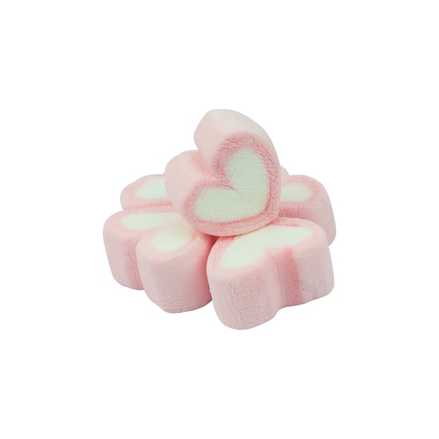 Coração rosa em forma de marshmallows isolado no branco