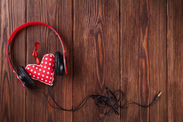 Coração vermelho com fones de ouvido