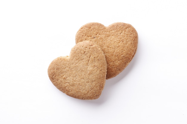Corações de biscoito isolados em um fundo branco