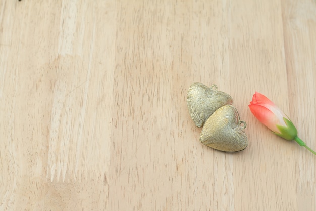 Corações e design de flores vermelhas para o amor, o casamento e o fundo do dia dos namorados