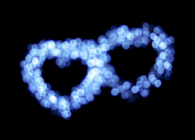 El corazón azul del bokeh forma el fondo.