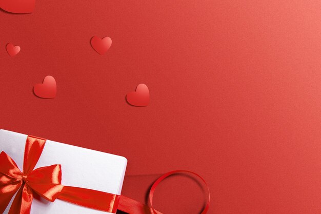 Corazón y caja de regalo con fondo de color. Día de San Valentín