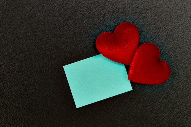 Corazón del día de San Valentín y papel azul