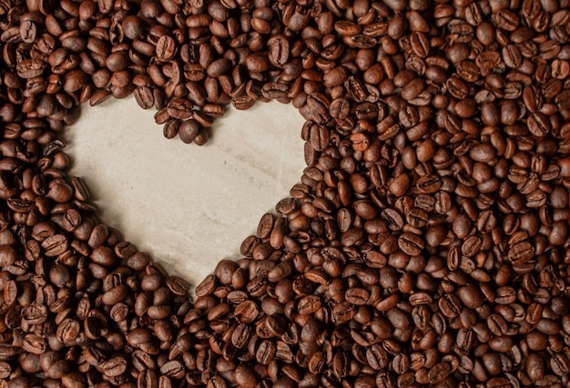 Corazón con granos de café