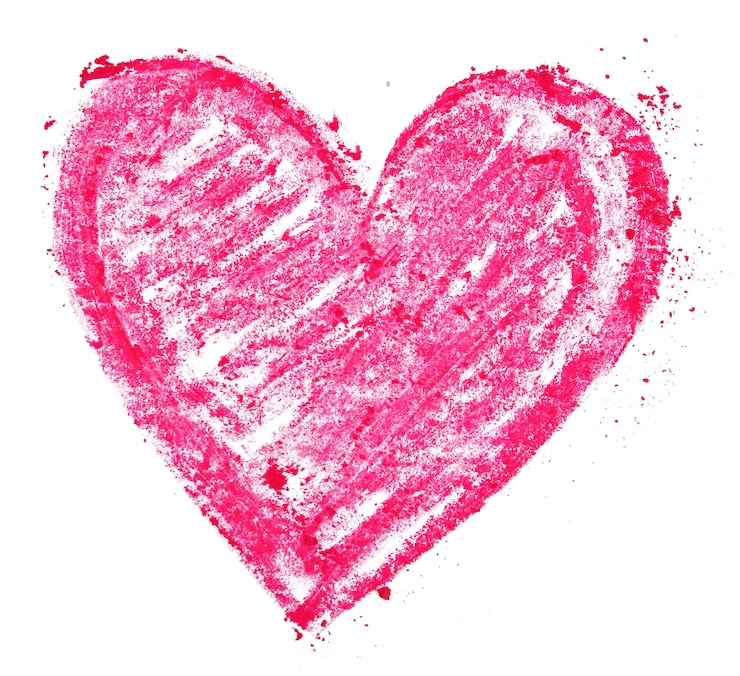 Foto corazón pintado sobre fondo de papel blanco