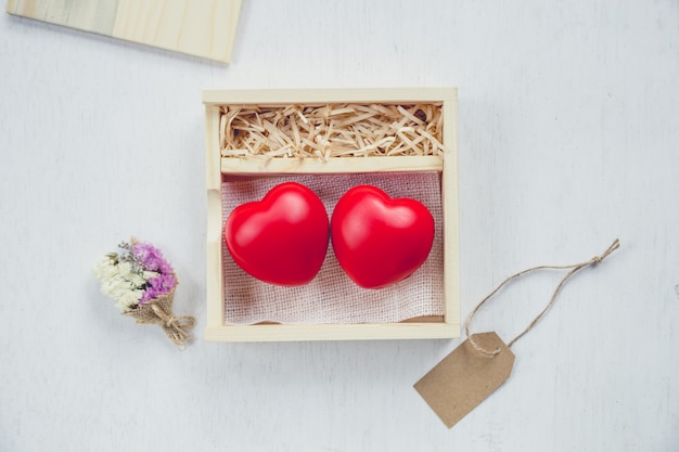 Corazón rojo en caja de amor