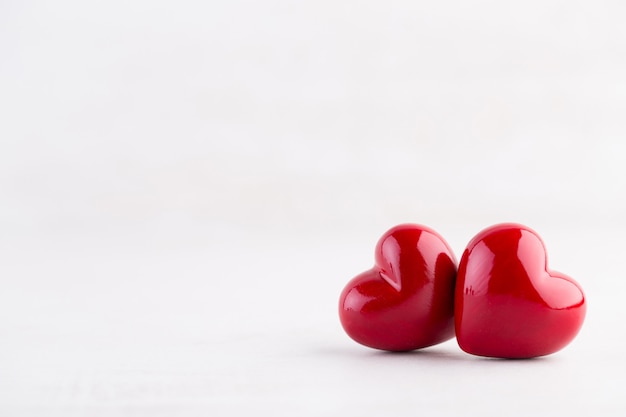 Corazón rojo como decoración de felicitación del día de San Valentín