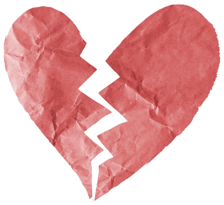 Foto corazón roto pegatina png papel arrugado fondo transparente