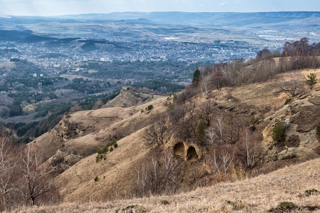 Cordilheira cênica com vista para a cidade