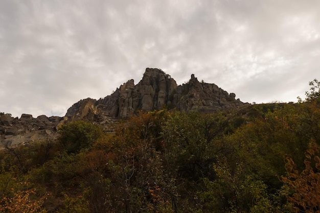 Cordilheira Demerdzhi Vista das rochas de baixo