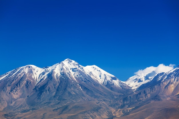 Cordillera cubierta de nieve