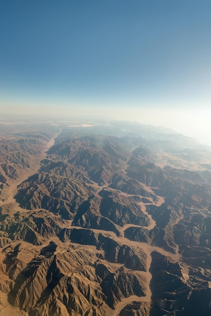 Cordillera de las montañas en el Sinaí desde la vista aérea