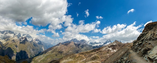 Cordillera en el panorama de los Alpes suizos