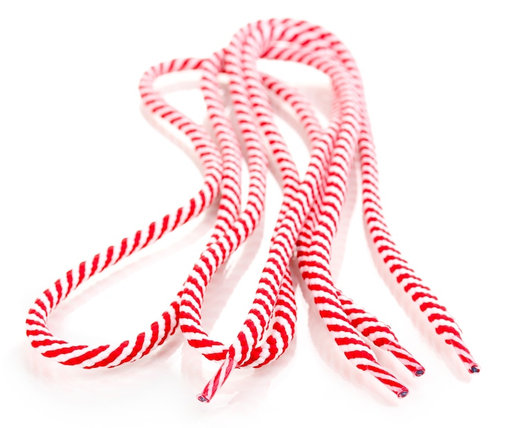 Foto cordones de colores aislados en blanco
