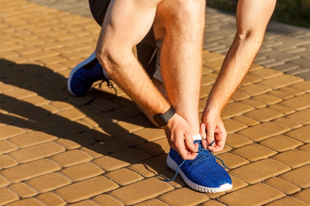 Foto cordones de cordones zapatillas azules runnig