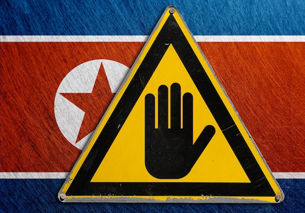 Corea del norte bandera metal vintage retro rayado acero fondo signo parada mano atención triángulo amarillo