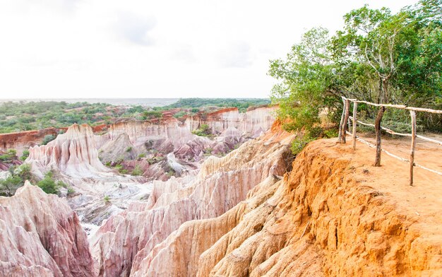 Cores maravilhosas de laranja ao pôr do sol no desfiladeiro de Marafa - também disse The Hell's Kitchen. Região de Malindi, Quênia