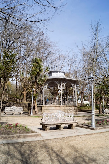 Coreto de música em um parque em Santiago de Compostela