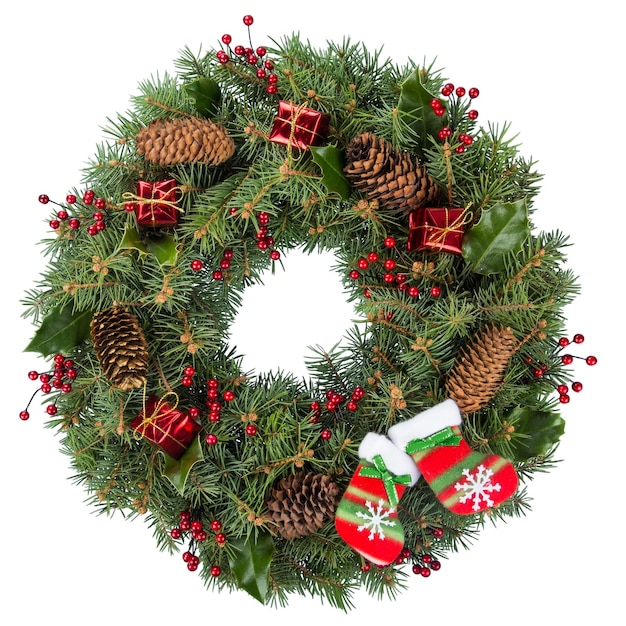 Coroa decorativa de Natal isolada em fundo branco