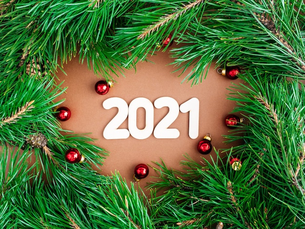 Corona de Navidad y año nuevo 2021.