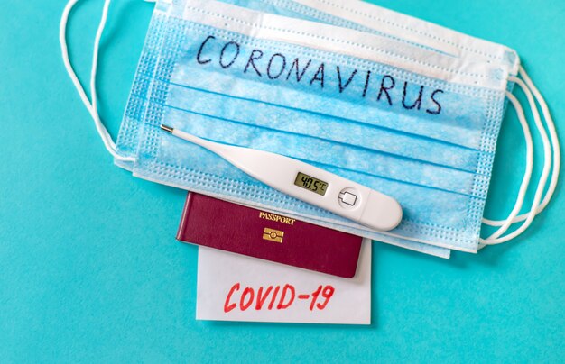 Coronavirus el concepto de prohibición de vuelos entre países. Pasaporte internacional. Enfoque selectivo.